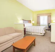 Days Inn & Suites by Wyndham Swainsboro hotel detail image 5
