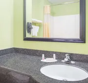 Days Inn & Suites by Wyndham Swainsboro hotel detail image 7