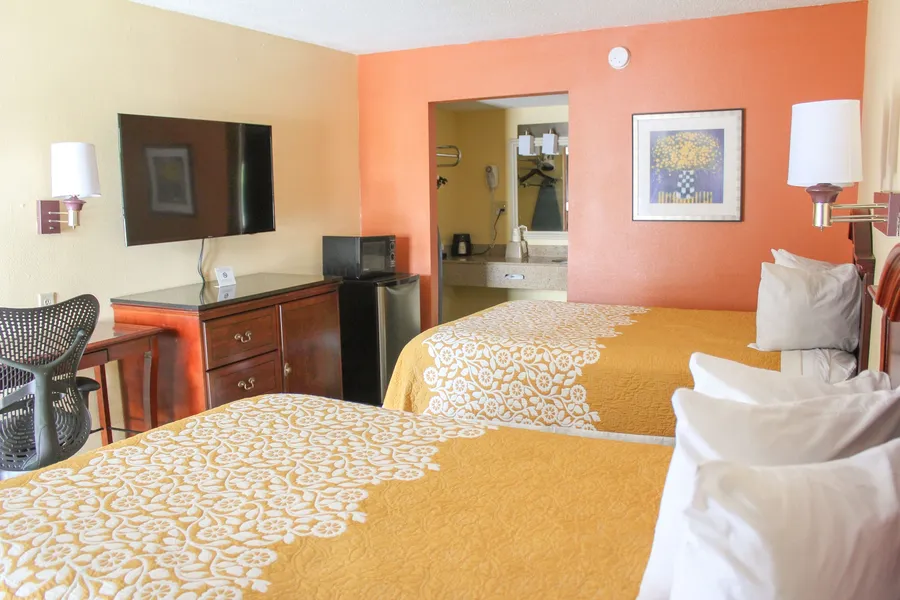 Rose Garden Inn & Suites hotel detail image 2