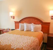 Rose Garden Inn & Suites hotel detail image 5