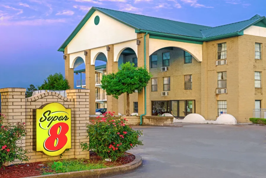 Super 8 by Wyndham Lakeland hotel detail image 2