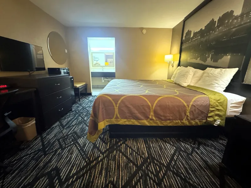 Super 8 by Wyndham Lakeland hotel detail image 6