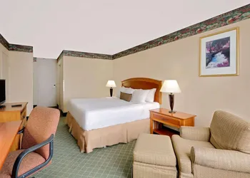 Ramada Conference Center by Wyndham Mitchell hotel thumbnail 2