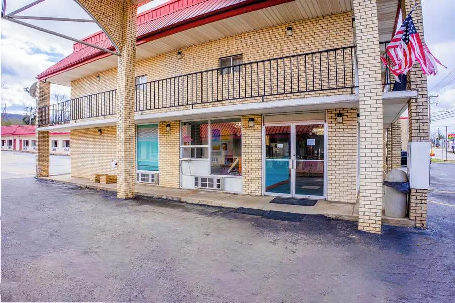 Ozark Junction mountain view by OYO hotel detail image 2