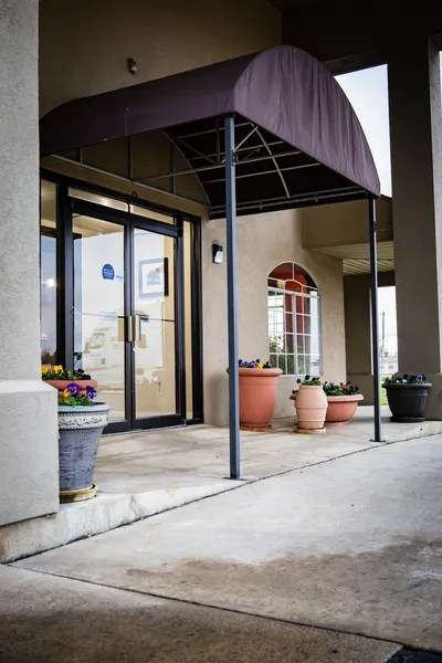 Days Inn by Wyndham Wagoner hotel detail image 2