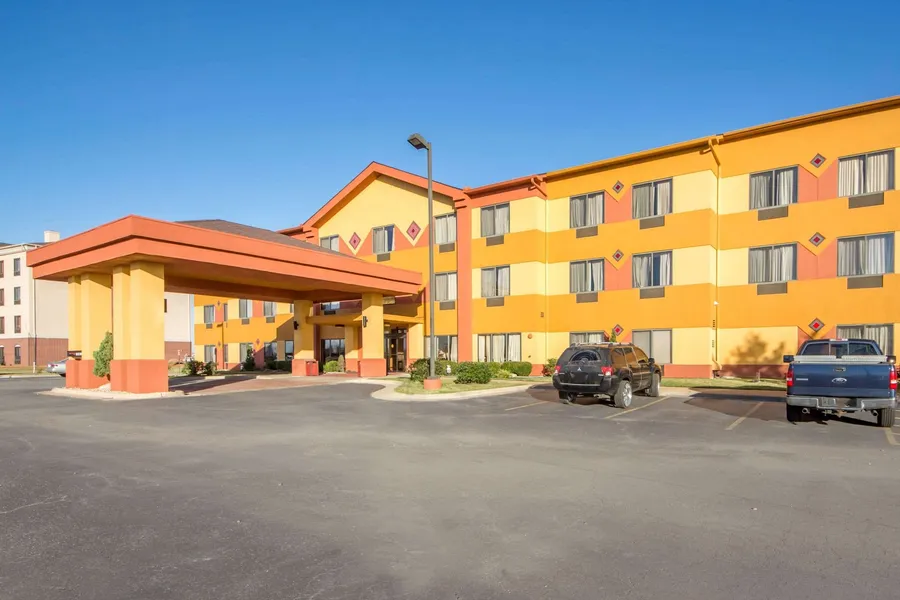 Quality Inn & Suites MidAmerica Industrial Park Area hotel detail image 2