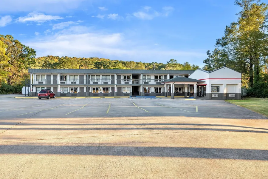 Super 8 by Wyndham Gadsden AL hotel detail image 2
