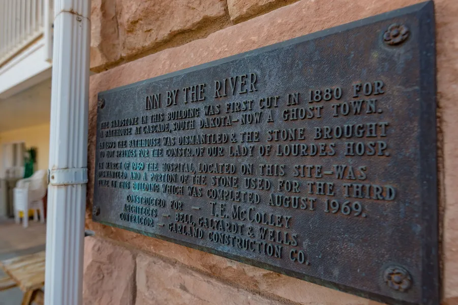 Americas Best Value Inn By The River Hot Springs hotel detail image 2