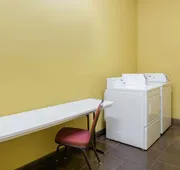 La Quinta Inn & Suites by Wyndham Eastland hotel detail image 7