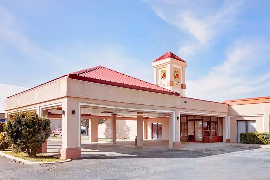 Super 8 by Wyndham Plainview hotel detail image 2
