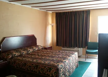 Holiday Motel Hugo, OK hotel thumbnail 7