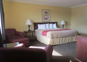 Travelodge by Wyndham Stratton hotel thumbnail 3