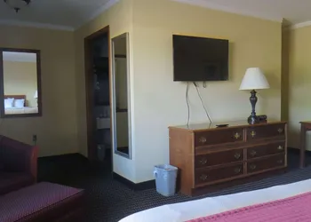 Travelodge by Wyndham Stratton hotel thumbnail 6