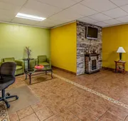 Econo Lodge Inn & Suites Newton hotel detail image 4