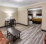 Econo Lodge Inn & Suites Newton hotel detail image 7