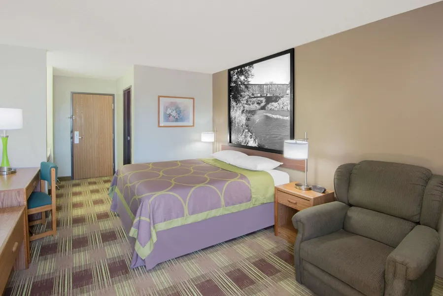Super 8 by Wyndham Toledo hotel detail image 6