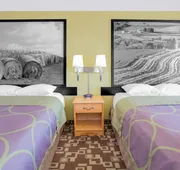 Super 8 by Wyndham Independence IA hotel detail image 7