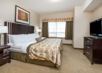Ramada by Wyndham Wainwright hotel thumbnail 7