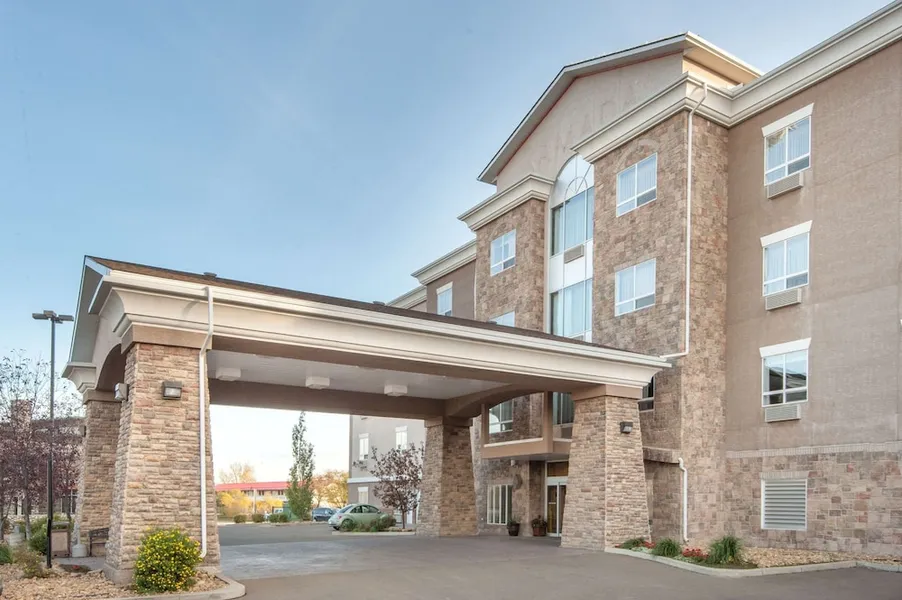 Ramada by Wyndham Drumheller Hotel & Suites hotel detail image 2