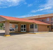 Econo Lodge Emporia hotel detail image 3