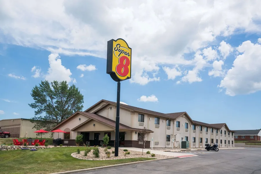 Super 8 by Wyndham Spirit Lake/Okoboji hotel detail image 2