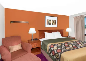 Super 8 by Wyndham Algona hotel thumbnail 7