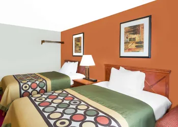 Super 8 by Wyndham Algona hotel thumbnail 8