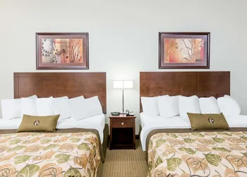 Ramada by Wyndham Olds hotel thumbnail 4