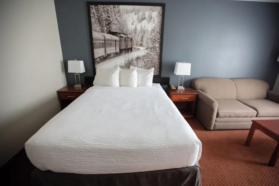 Super 8 by Wyndham Whitecourt hotel detail image 2