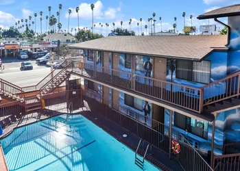 Hollywood Inn Express North hotel thumbnail 2