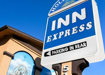 Hollywood Inn Express North hotel thumbnail 4