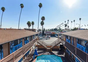 Hollywood Inn Express North hotel thumbnail 8