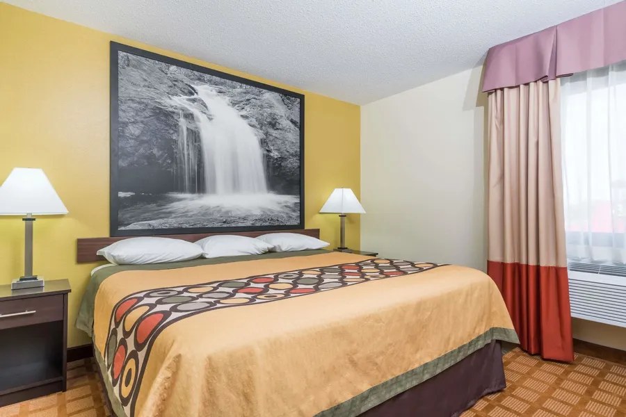 Super 8 by Wyndham Rice Lake hotel detail image 6