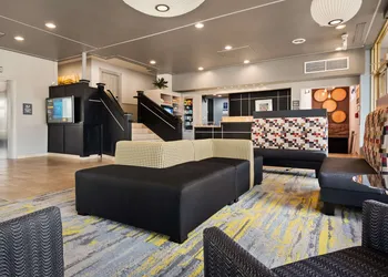 Best Western PLUS Milwaukee West hotel thumbnail 2