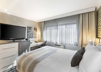Best Western PLUS Milwaukee West hotel thumbnail 7