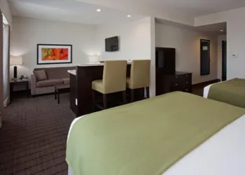 Holiday Inn Express & Suites New Liskeard By IHG hotel thumbnail 3