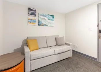 Comfort Inn & Suites hotel thumbnail 2