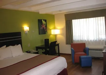 Orlando West hotel thumbnail 2