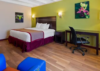 Orlando West hotel thumbnail 3