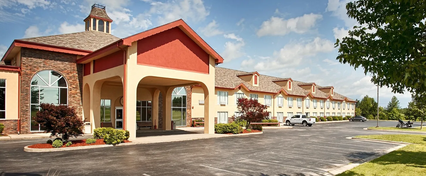 Quality Inn & Suites Carthage near Precious Moments Chapel hotel detail image 2