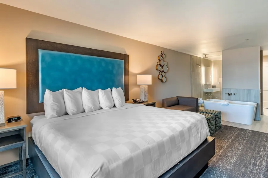 Lincoln Sands Oceanfront Resort, an Ascend Collection Hotel hotel detail image 6