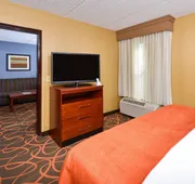 Best Western Plus Fresno Airport Hotel hotel detail image 7