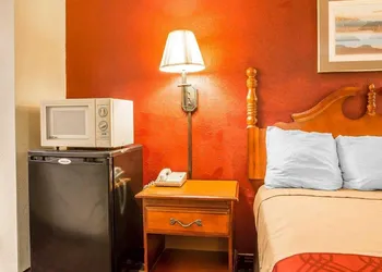 Howard Johnson by Wyndham Montpelier hotel thumbnail 2