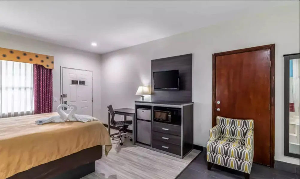 Quality Inn & Suites Canton hotel detail image 6