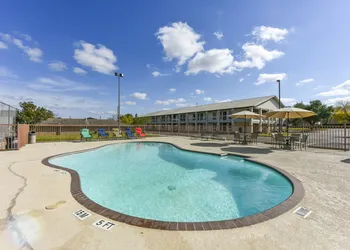 Windcrest Inn and Suites hotel thumbnail 2