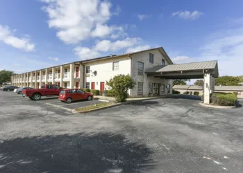 Windcrest Inn and Suites hotel thumbnail 8