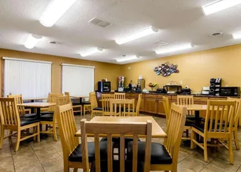 Rodeway Inn Hotel Ainsworth hotel thumbnail 3