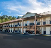 Econo Lodge Selmer hotel detail image 3