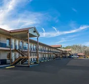 Econo Lodge Selmer hotel detail image 4