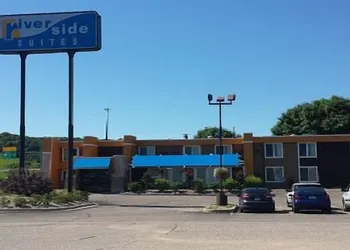 Riverside Suites hotel thumbnail 2